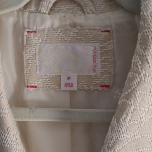 Elegant Cream Coat with Faux Fur Collar - Picture 6 of 6